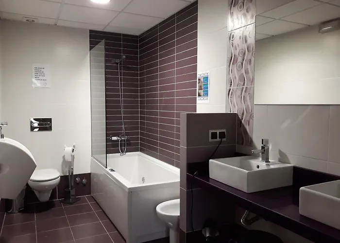 Casa El Lince De Granadilla At-cc-00296, Norte Provincia Caceres, Wifi, Parque Infantil, Hidromasaje, Garaje, Lavavajillas Дом отдыха *